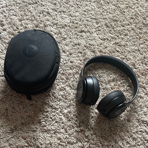 Beats solo 3 wireless headphones and case